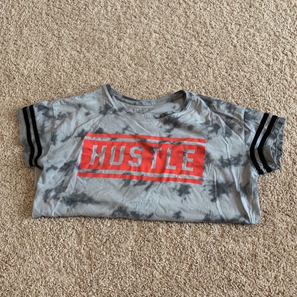 HUSTLE GRAPHIC TEE